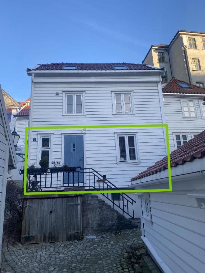 Entire Renovated Apartment From 1780 With Kitchen, Bath, Bedroom, And Living Room In Skuteviken Bergen Buitenkant foto