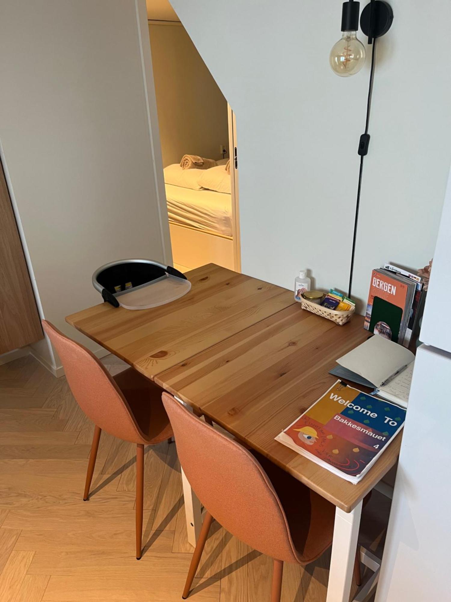 Entire Renovated Apartment From 1780 With Kitchen, Bath, Bedroom, And Living Room In Skuteviken Bergen Buitenkant foto